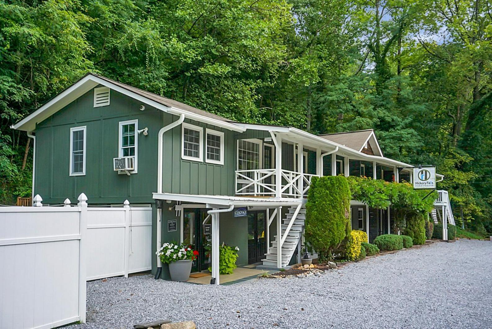 Hickory Falls Inn Chimney Rock Exterior photo