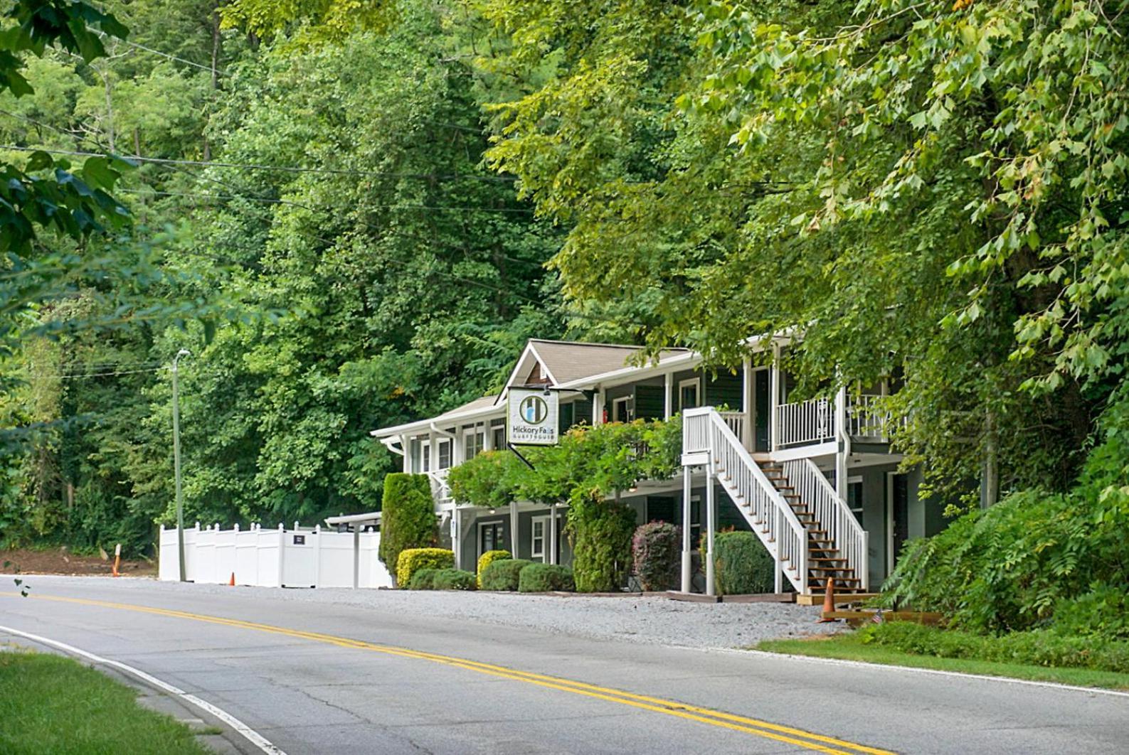 Hickory Falls Inn Chimney Rock Exterior photo
