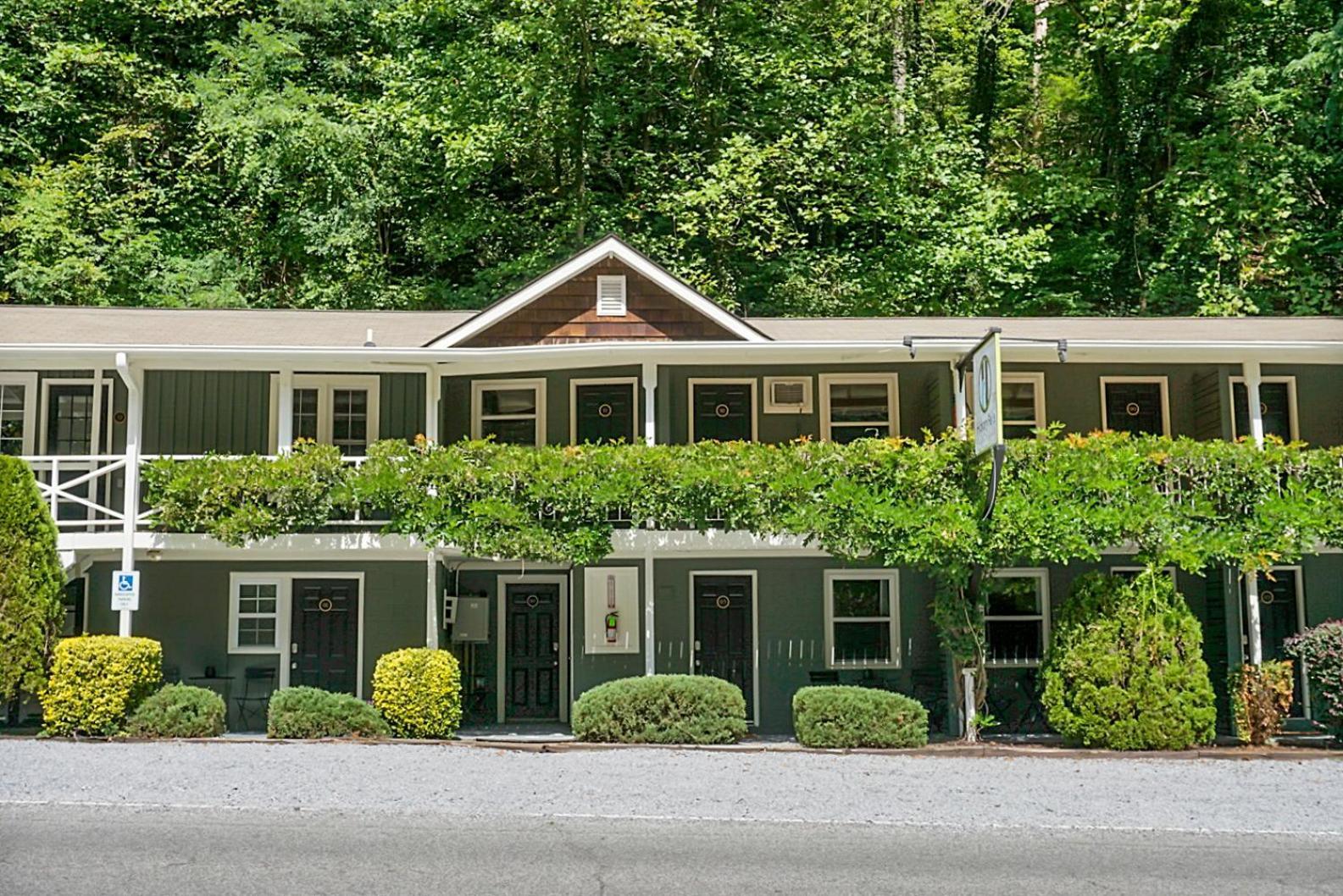 Hickory Falls Inn Chimney Rock Exterior photo